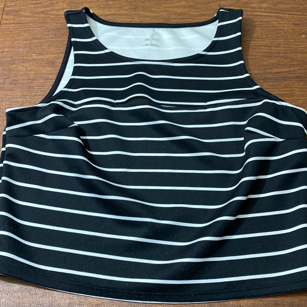 Black/white decree top